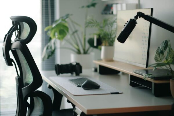 Ghid practic pentru organizarea unui birou de acasă eficient și confortabil