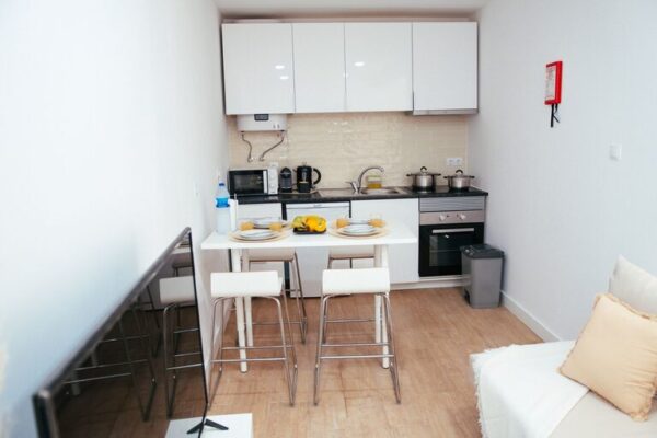 Sfaturi practice pentru organizarea eficientă a spațiului într-un apartament mic